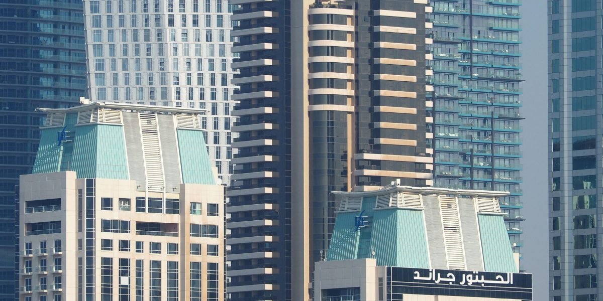 How to Choose a Real Estate Company in Dubai That Puts Your Interests First
