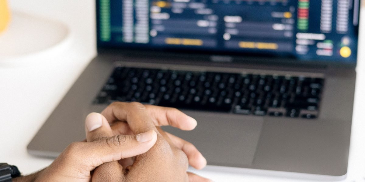 A person working remotely, symbolizing the ease of managing property investments in Dubai from abroad.